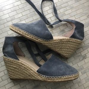 Caslon Megan Wedge EUC